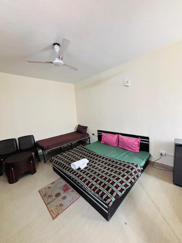 Cozy and Comfortable Stay At Vrindavan - image 1