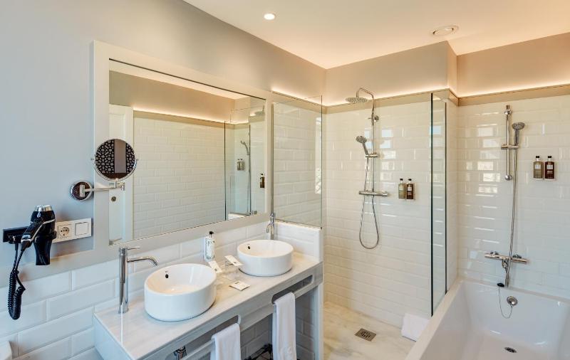 Sercotel Granada Suites - image 8