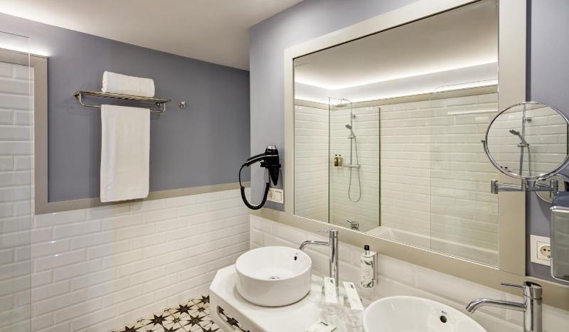 Sercotel Granada Suites - image 9