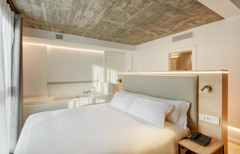 Sercotel Granada Suites - image 10