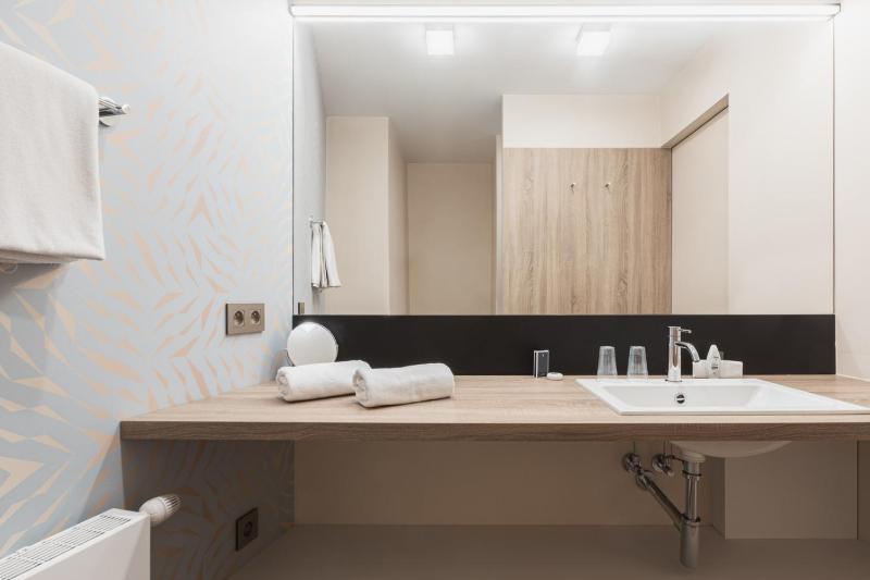 Double Room image 3