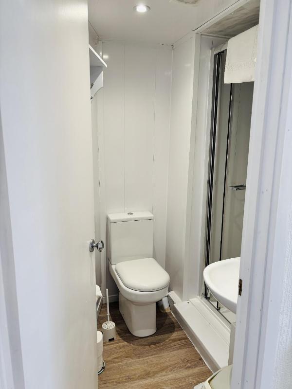 Single Room with Shower image 2