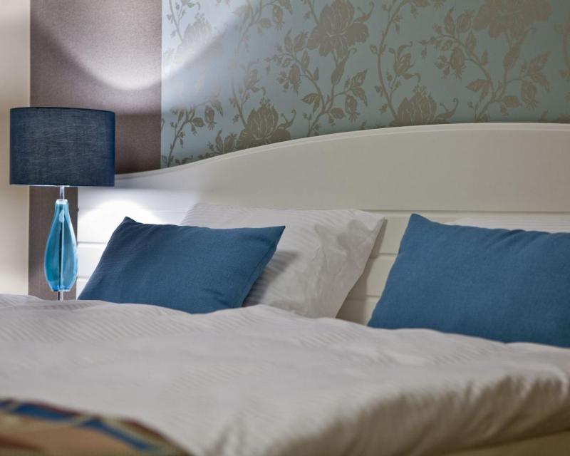 Deluxe Double Room with Balcony image 2