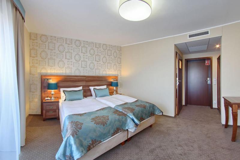 Double Room image 3