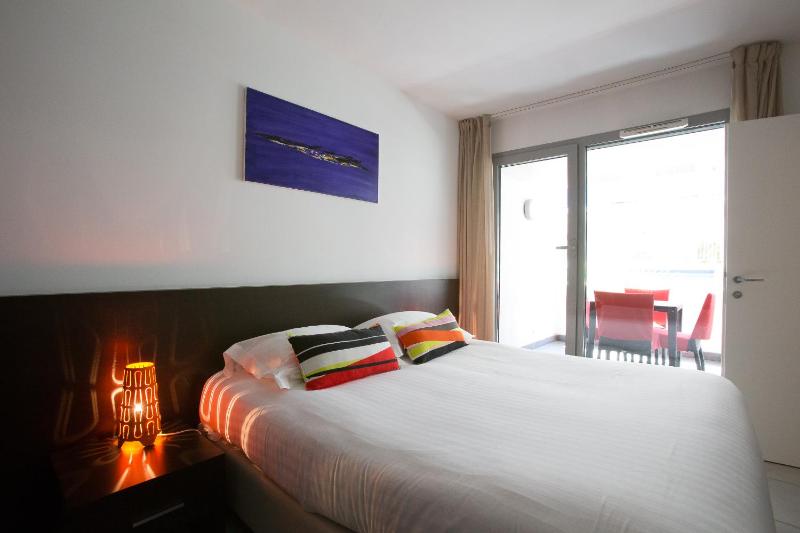 Deluxe Apartment with Terrace Street View image 3