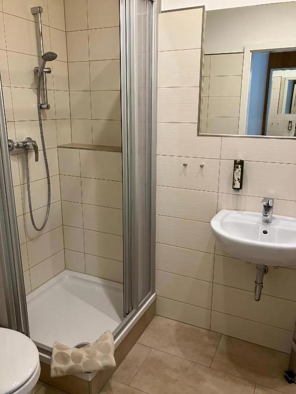 Standard Twin Room image 2