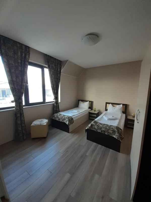 Twin Room image 1