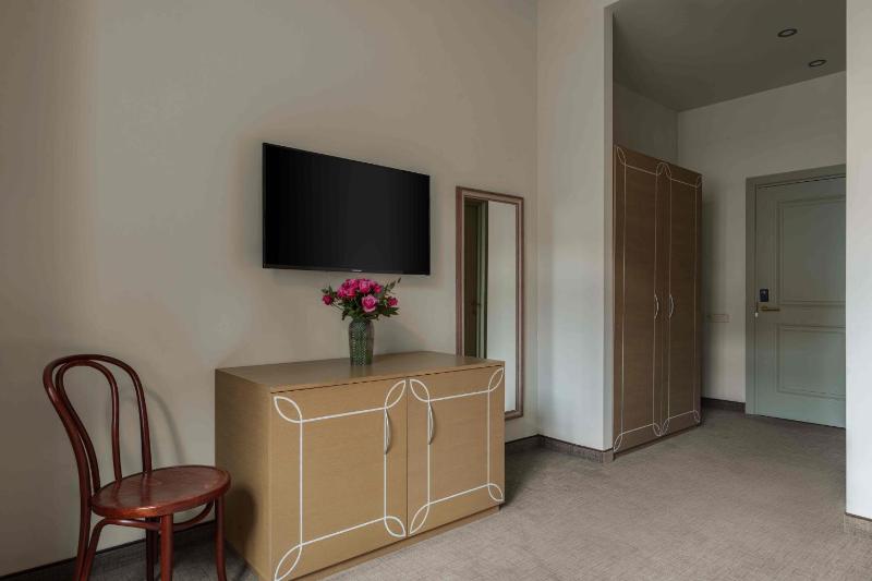 Standard Double Room image 3