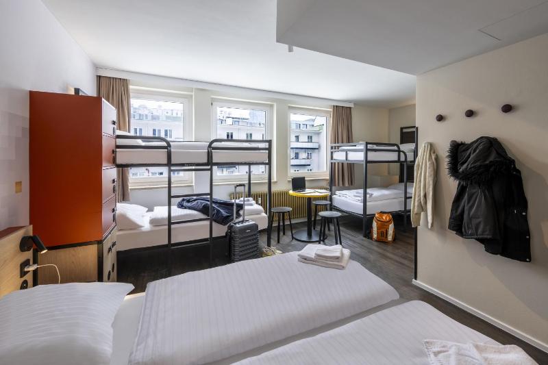 6-Bed Room image 1