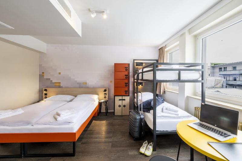 6-Bed Room image 3