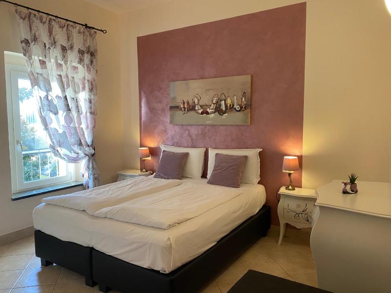 Double Room image 3