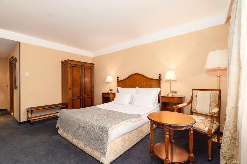 Deluxe Room image 1
