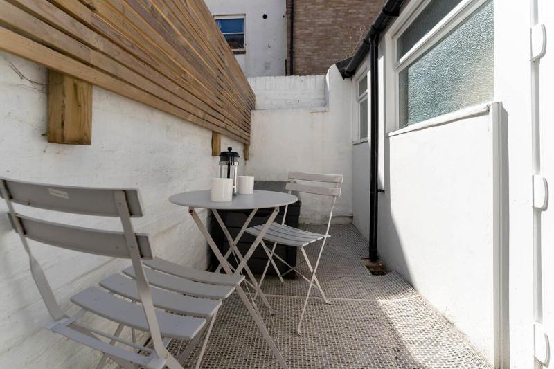 Host & Stay - The Navy at Frederick Gardens - image 2