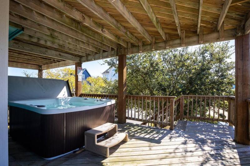 Short walk to Beach with Pool Game Room and Spa - image 30