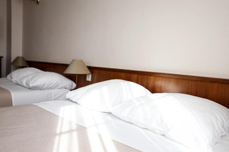 Double Room with Balcony image 4