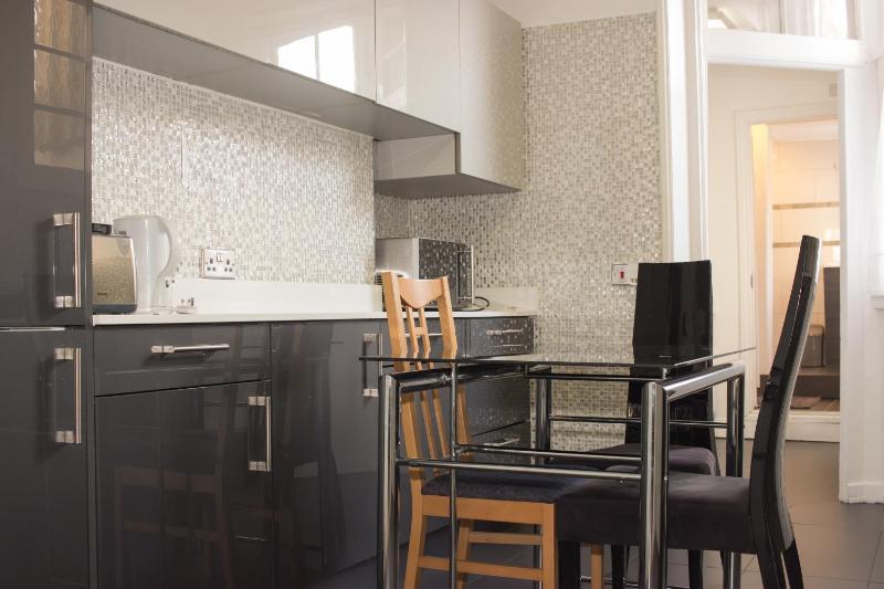 One-Bedroom Apartment image 2