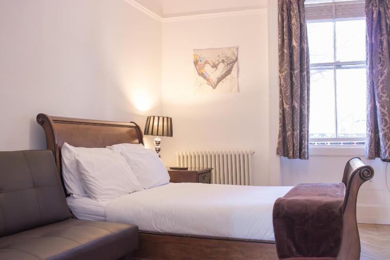 One-Bedroom Apartment image 4