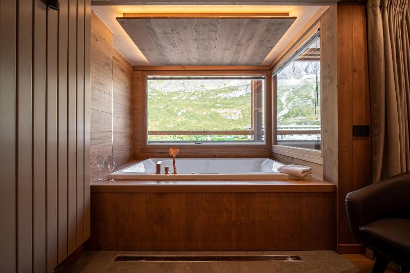 Deluxe Suite with Spa Bath image 1