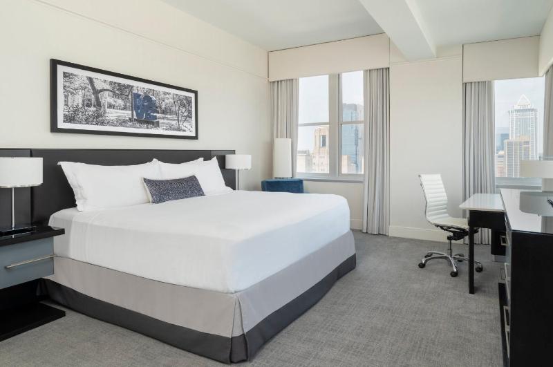 Luxury King Room image 4