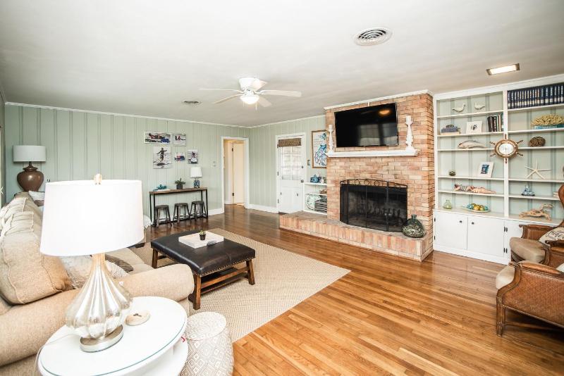 Oleander House - Pet Friendly PRIVATE POOL - image 1
