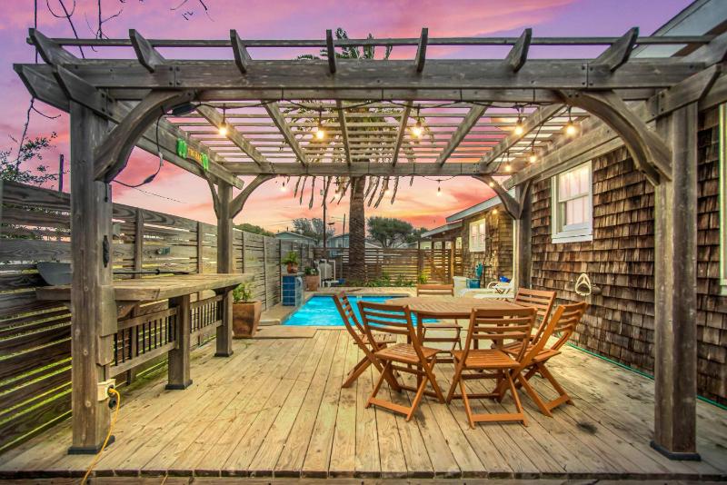 Oleander House - Pet Friendly PRIVATE POOL - image 18