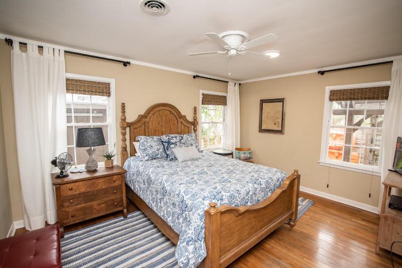 Oleander House - Pet Friendly PRIVATE POOL - image 8