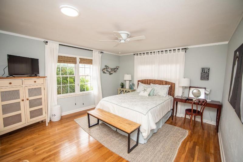 Oleander House - Pet Friendly PRIVATE POOL - image 25