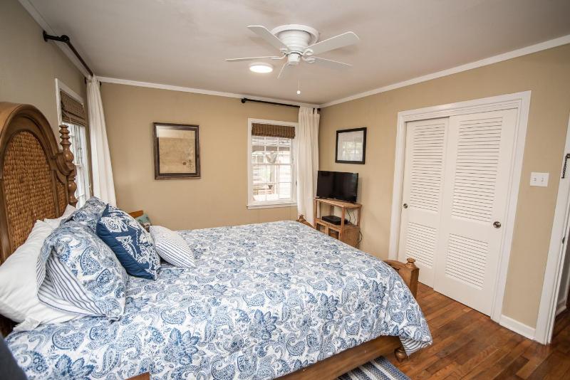 Oleander House - Pet Friendly PRIVATE POOL - image 15