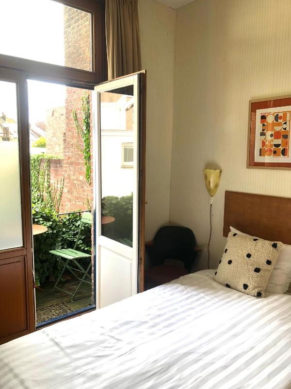 Standard Double Room with Shower image 3