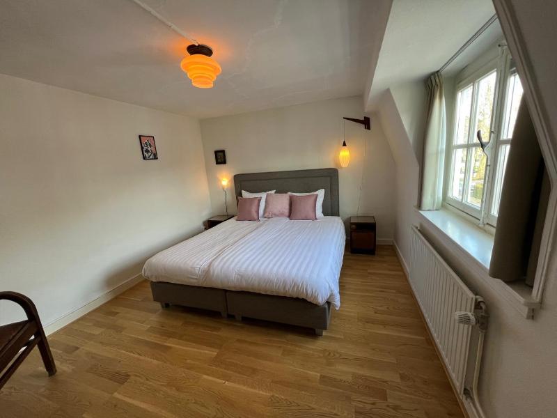 One-Bedroom Apartment with Terrace image 3