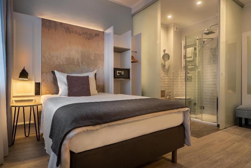 Standard Queen Room image 2