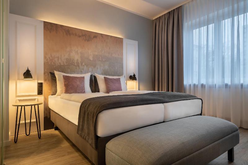 Standard Room image 4