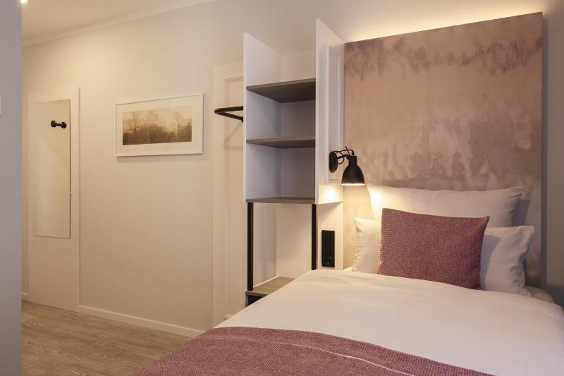 Single Room image 4