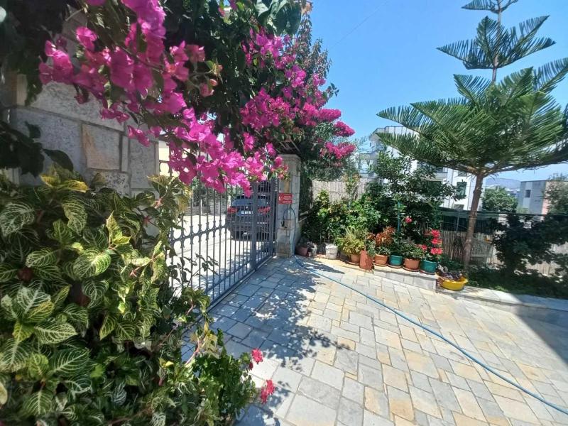 Classic Double Room with Balcony image 4