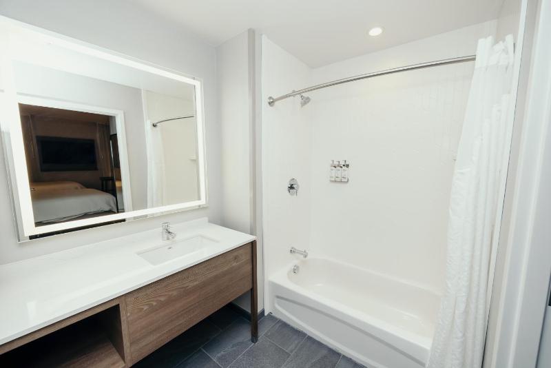Studio Suite with Two Queen Beds image 4
