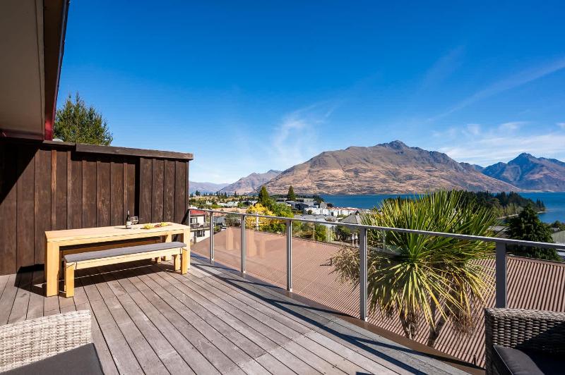 Villa Habeke- Lake Views- Gas Fire- AC- BBQ - image 2