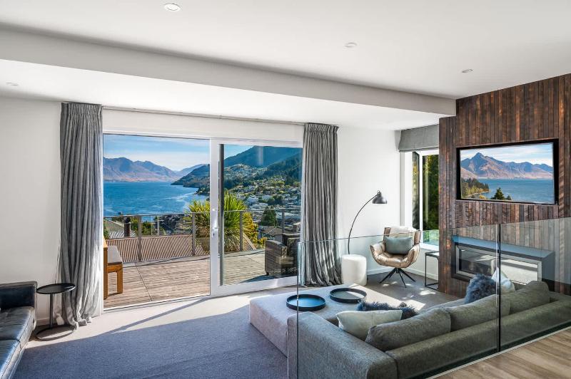 Villa Habeke- Lake Views- Gas Fire- AC- BBQ - image 10