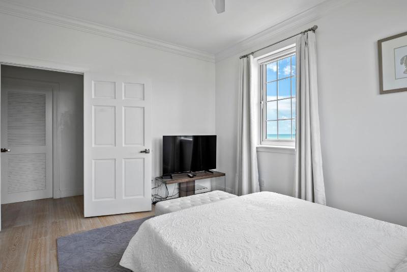 White House - Exclusive Luxury Beachfront Villa - Private White Sand Beach - image 7
