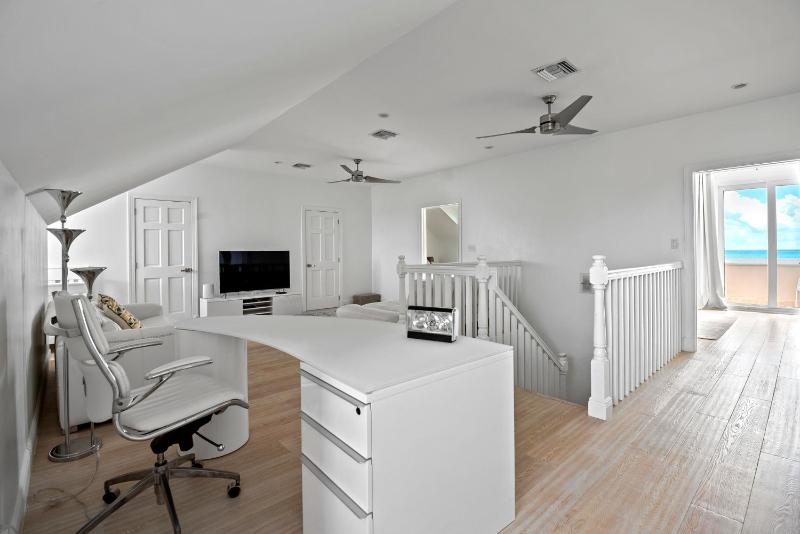 White House - Exclusive Luxury Beachfront Villa - Private White Sand Beach - image 12