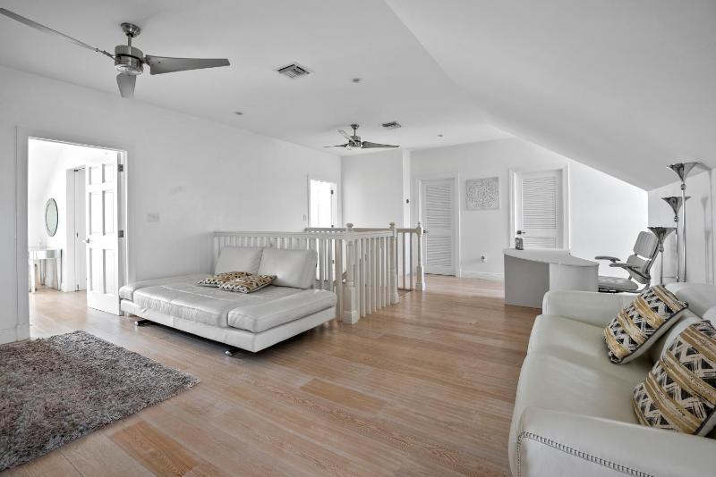 White House - Exclusive Luxury Beachfront Villa - Private White Sand Beach - image 13