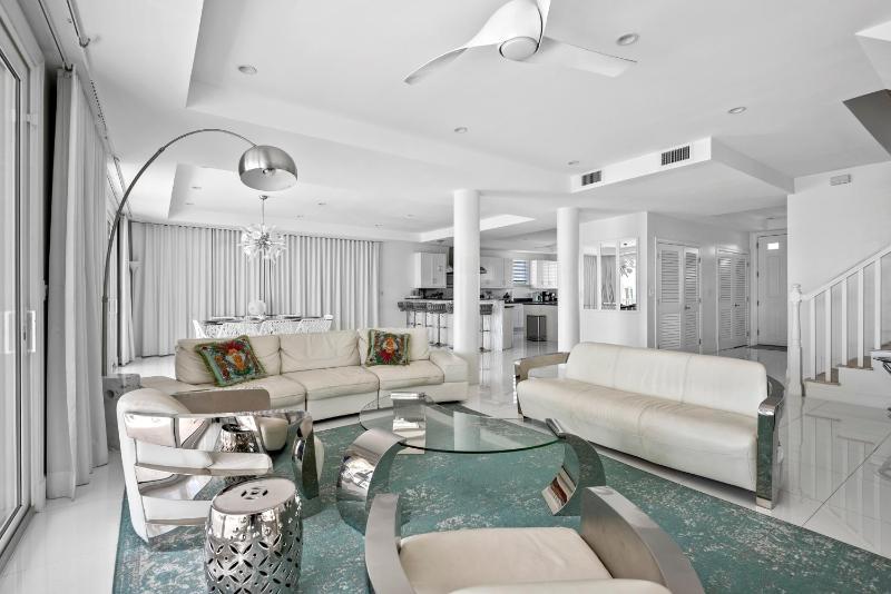 White House - Exclusive Luxury Beachfront Villa - Private White Sand Beach - image 16
