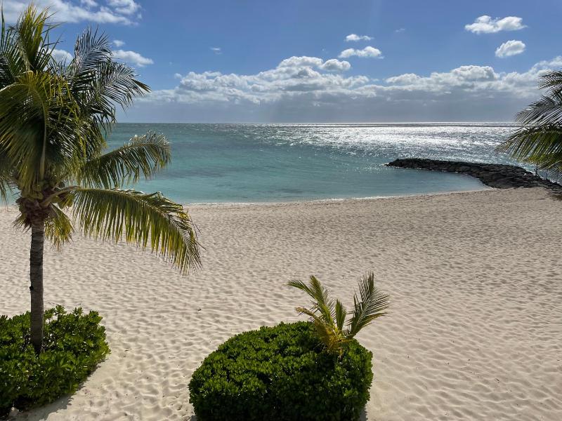 White House - Exclusive Luxury Beachfront Villa - Private White Sand Beach - image 6