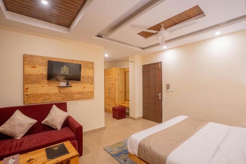 Perfectstayz Value Vista 5 min walk to Mall road - image 12