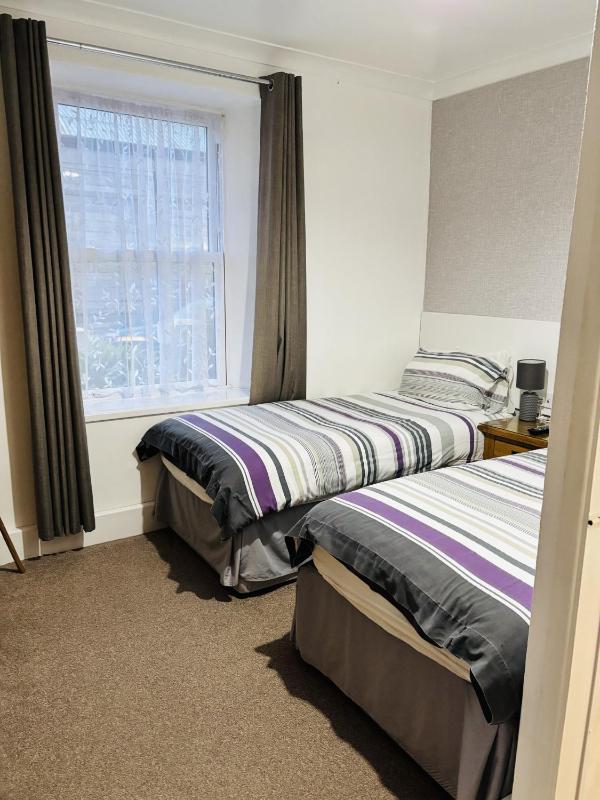 Twin Room with Private Bathroom image 1