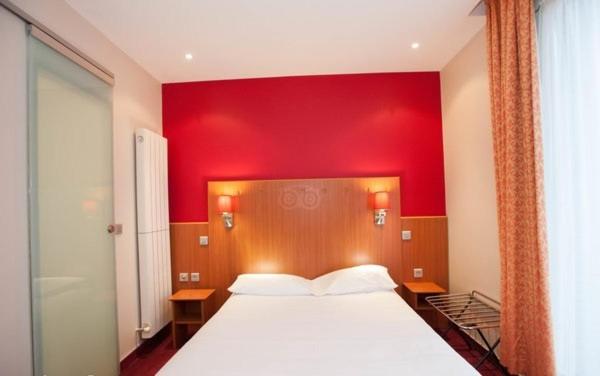 Adjacent Rooms image 3