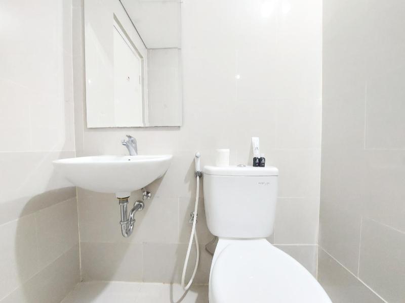 Comfort Stay 1BR at Podomoro City Deli Medan Apartment By Travelio - image 10