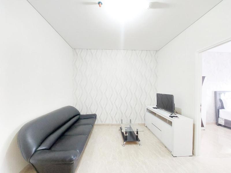 Comfort Stay 1BR at Podomoro City Deli Medan Apartment By Travelio - image 6