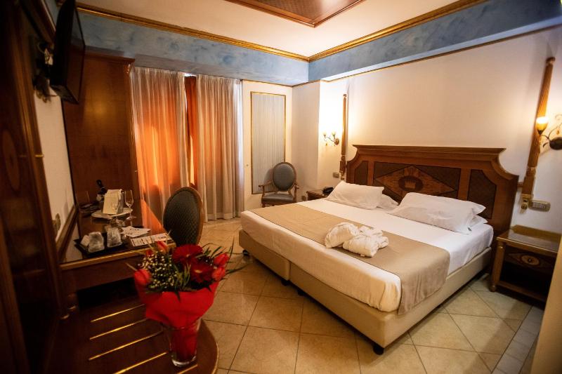 Double Room with Sea View image 1