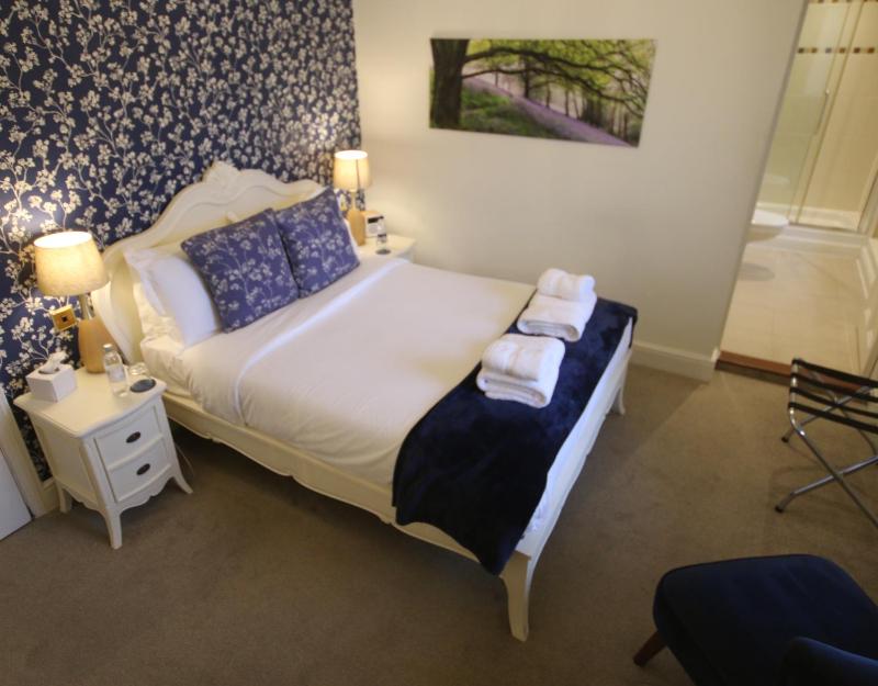 Double Room image 2