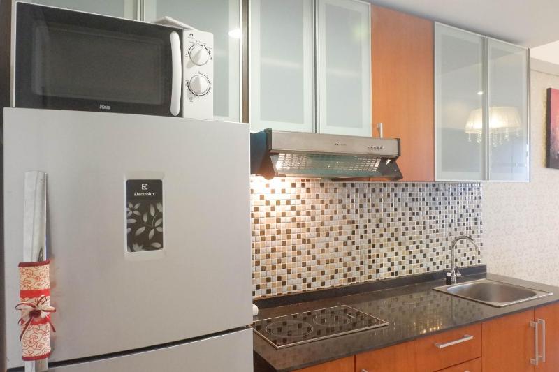 Vibrant and Luxurious 2BR Apartment at Trillium Residence Surabaya By Travelio - image 10